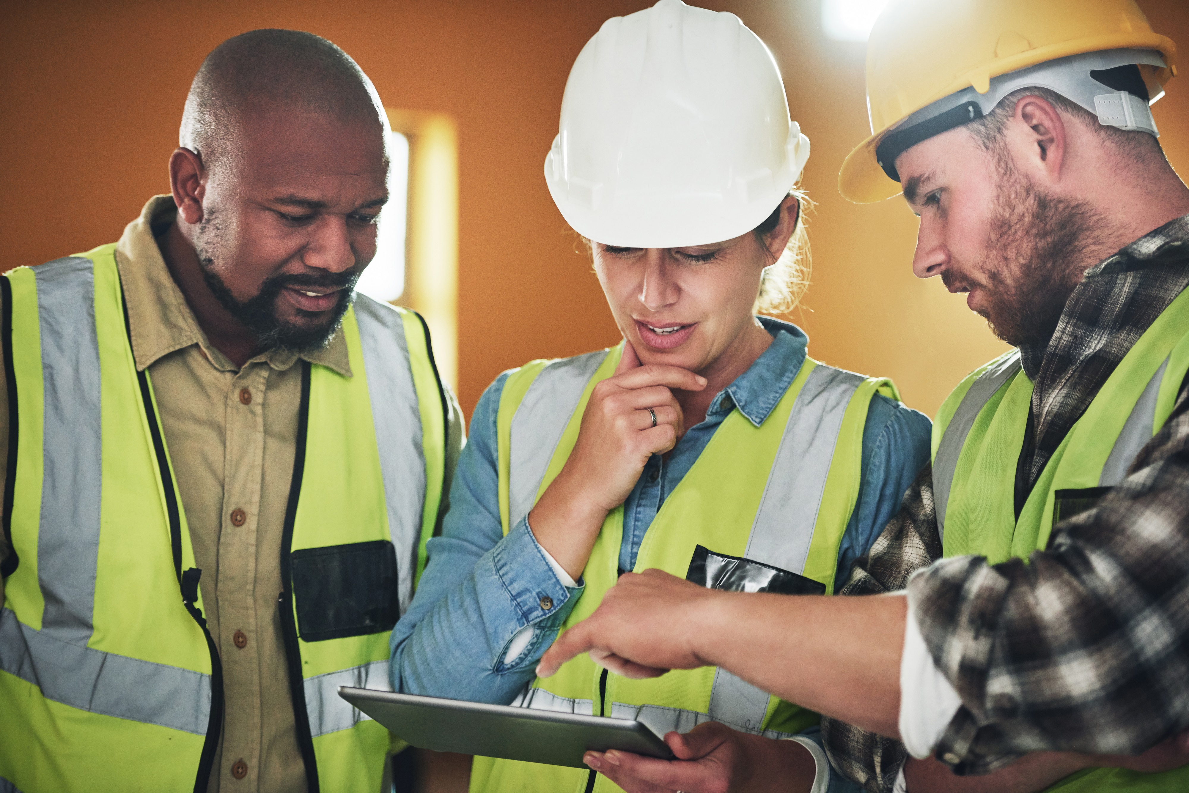 Ohutu - image of construction workers looking at plans for web application and mobile apps built by OWA